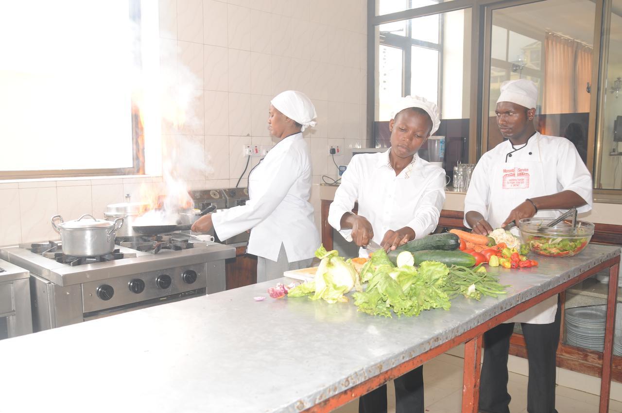 Briston Hotel Arusha Bagian luar foto