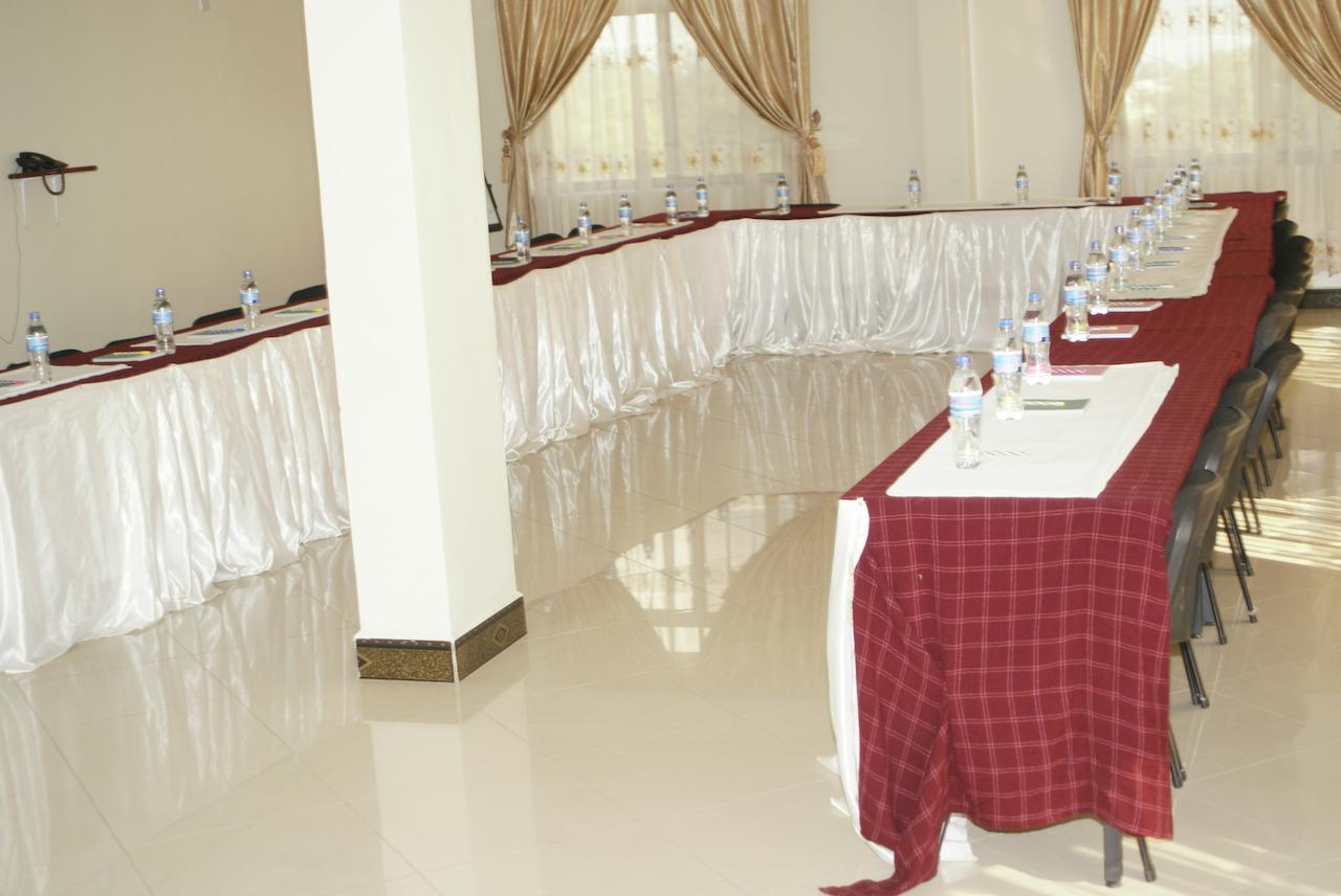 Briston Hotel Arusha Bagian luar foto